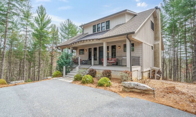 Nebo House | Birdsong | Fire Pit, Pet Friendly & Easy Access to Lake James!