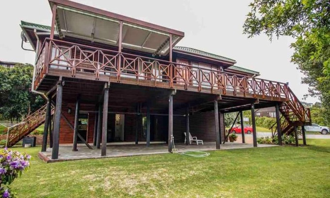 Brenton-on-Sea House | Birdsong Your Brenton-on-Sea home-away-from-home
