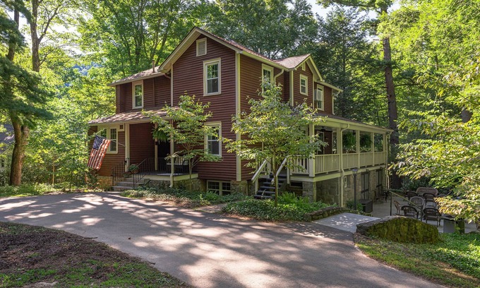 Montreat House | Birdwood | Renovated Historic Montreat Home with Deck, Fire Pit & 2 Grills!