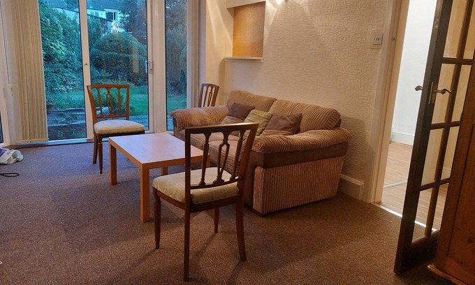 Seisdon House | Birmingham Blissful Retreat With 3 Bedrooms