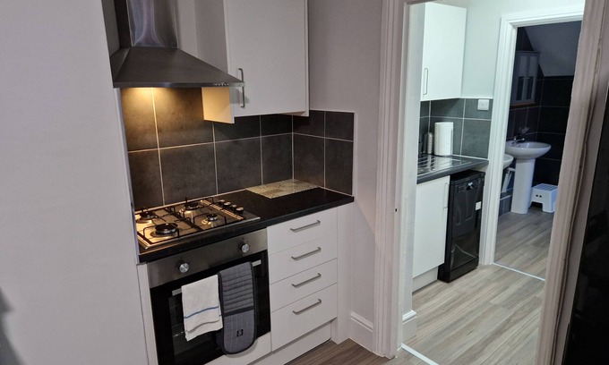 Birtley House | Birtley's Amethyst, 3 Bedroom Apt ,sleeps 6 Guest