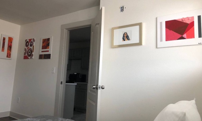 Oak Cliff Apartment | Bishop Art Gallery near Downtown and AT&T Stadium