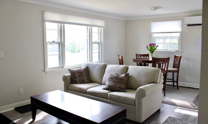 Historic Old Town House | Bissell's Hideaway in the Heart of old town Niagara on the lake