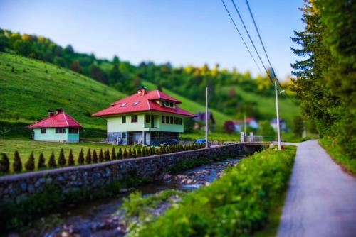 Sarajevo Canton Villa | Bjelasnica Alpine Retreat - Cozy Mountain House near Sarajevo