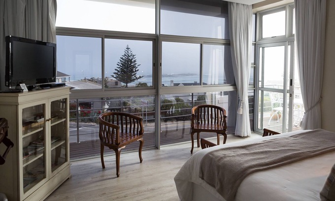 Bloubergstrand House | BlaauwVillage Boutique Guest House