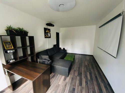 Haabersti Apartment | Black Apartment at Blossom Hill