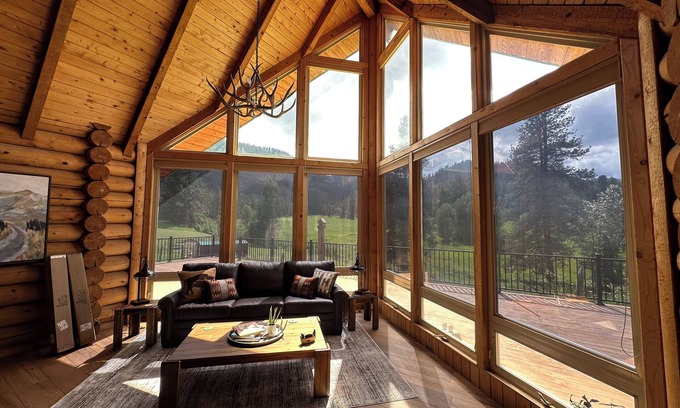 Superior Ski Chalet | Black Bear Chalet - Alpine Falls Ranch