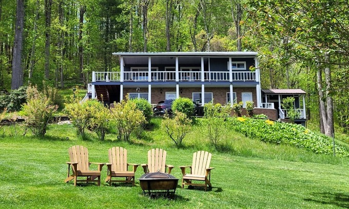 Spruce Pine House | Black Bear House on Blueberries Hill
