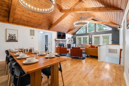 Massanutten House | Black Bear Ridge Luxe Cabin W Views & Hot Tub