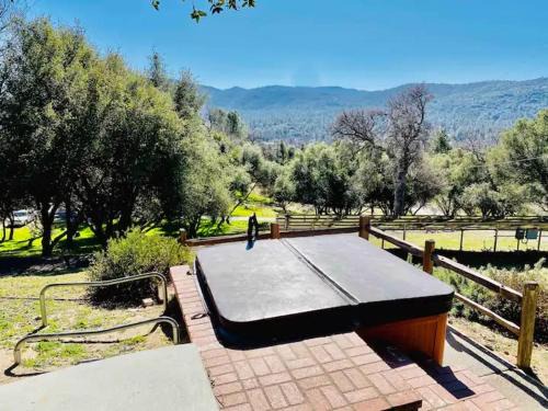Oakhurst House | Black Bear Suite Hot Tub Sleeps 4 affordable
