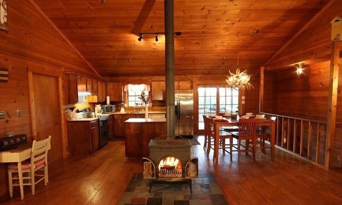 Chatsworth Cabin | Black BearBlack Bear-Rustic Family Cabin on Top of Fort Mountain!