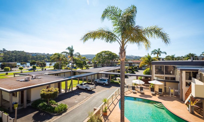 Merimbula Hotel | Black Dolphin Resort Motel & Apartments