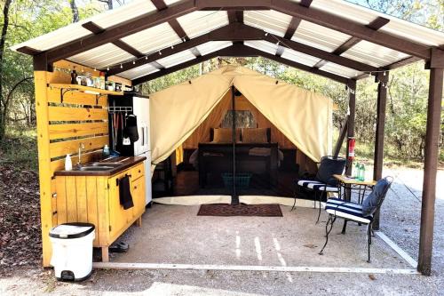 Mid America Other | Black Fox Den: A Woodland Glamp - Dog Friendly in Hot Springs, AR