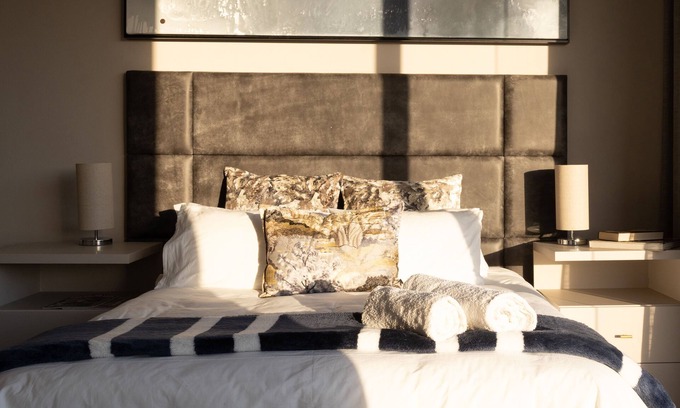 Menlyn Apartment | Black Marble - Menlyn Residence