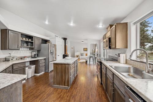 McCall House | Black Moose - Pet friendly - Trailer parking - Wood stove - Single level
