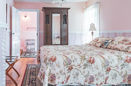 Black Mountain Bed & Breakfast | Black Mountain Inn