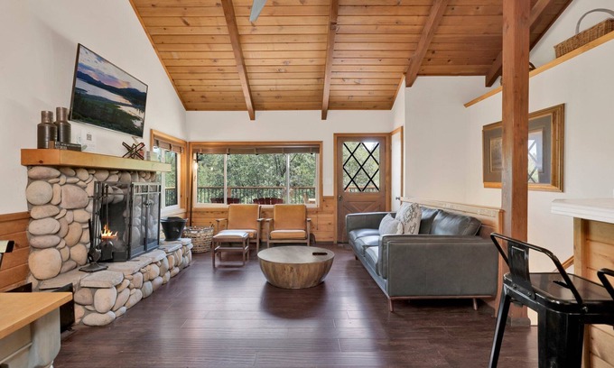 Upper Moonridge Cabin | Black OAK Cabin #1977
