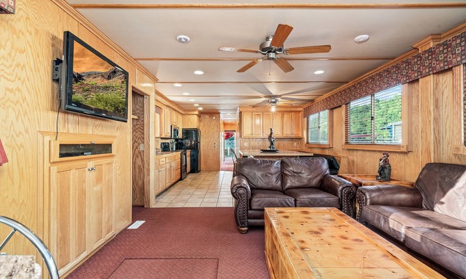 Byrdstown Boat Rental | Black Pearl - 6 bedroom/2 Bathroom Houseboat with everything you need and more