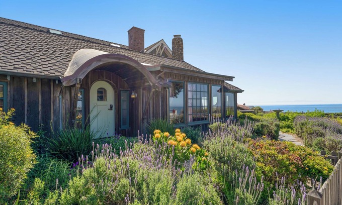 Seabright House | Black Pearl Cottage – Classic Seabright Charm Near the Beach