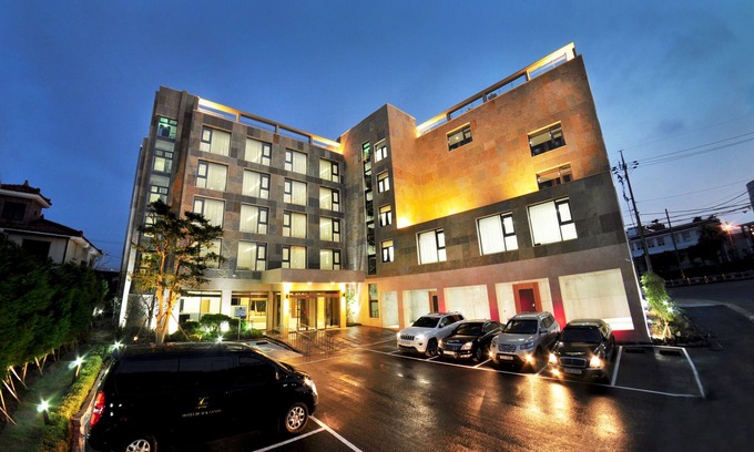 Jocheon Hotel | Black Sands Hotel