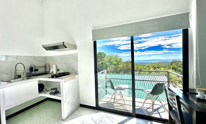 Monteverde Apartment | Black & White Apartments Monteverde