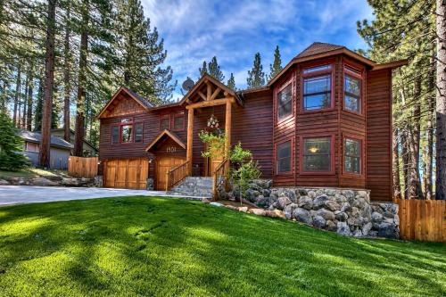 Tahoe Paradise House | Blackfoot Luxury Retreat - Hot Tub Pool Table Pets Deck