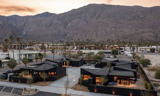 Downtown Palm Springs Hotel | Blackhaus Full Buyout by AvantStay | 16-Room Hotel