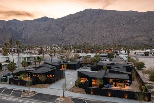 Downtown Palm Springs Hotel | Blackhaus Full Buyout by AvantStay 16-Room Hotel