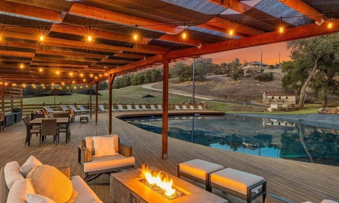 Jayhawk House | BlackHollow-LuxurySuite-10acres-LargePool-Modern