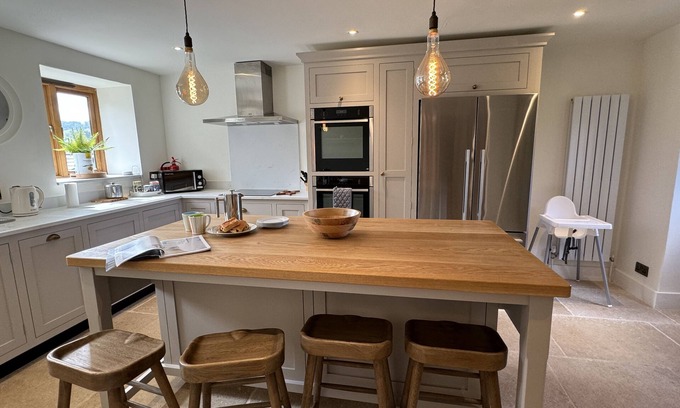 Dittisham Cottage | Blackness Barn - sleeps 8 guests in 4 bedrooms