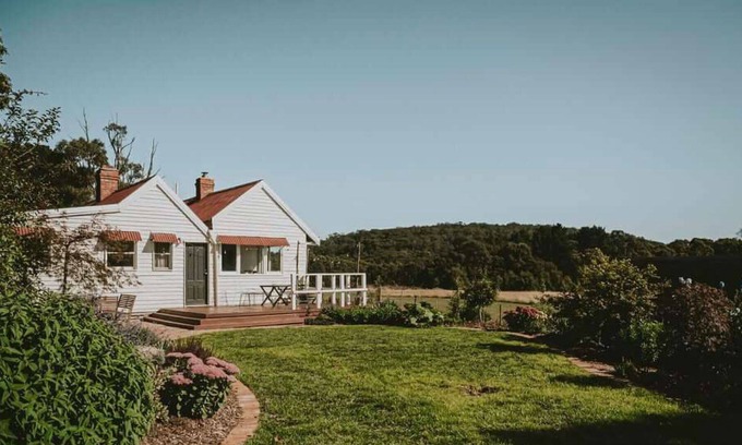 Lyonville House | Blacksmith's Cottage