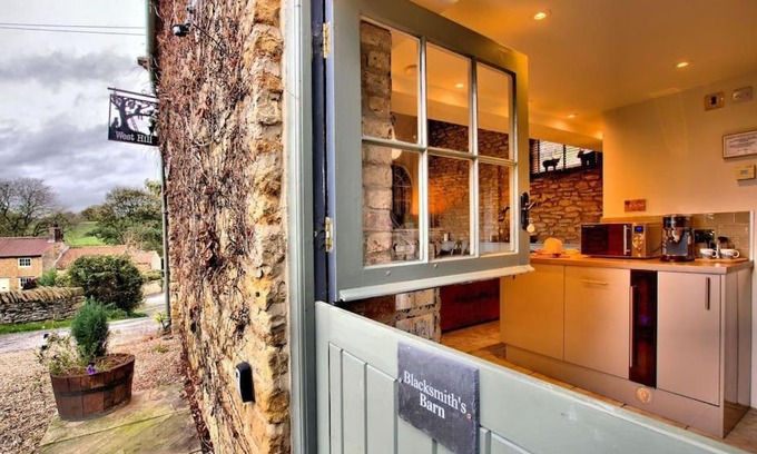 Wykeham House | Blacksmith’s Barn - Cosy, Chilled & Dog Friendly.