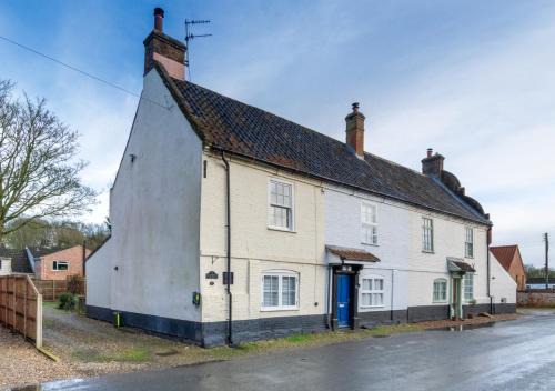 Buxton House | Blacksmiths Cottage - Buxton Norfolk