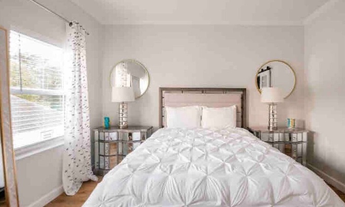 Warrington Villa | Blanc Villa | Luxury Apt. near NAS & Downtown
