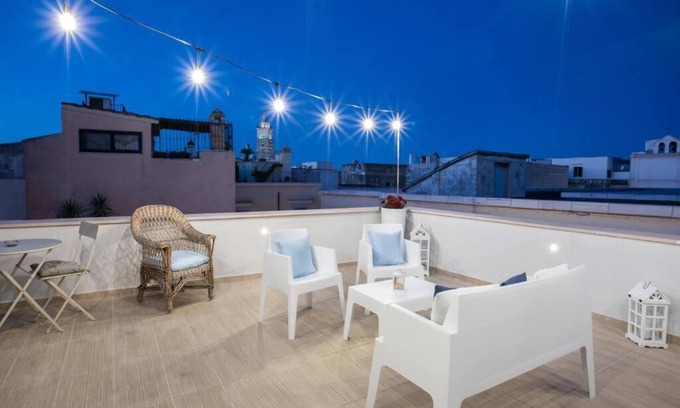 Trani Bed & Breakfast | Blanco B&B