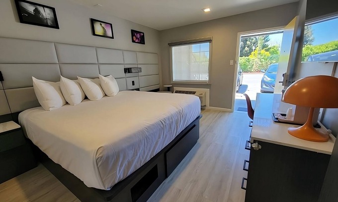 Newhall Resort | Blast at California's Great America Amusement Park! FREE Parking Onsite