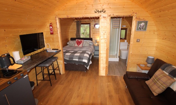 Hayton Cabin | Blencathra Pod, Hayton near Hadrian's Wall with hot tub