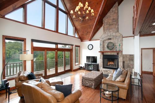 Dandridge House | Blessed Getaway Hot Tub Theater LakeView GAMES