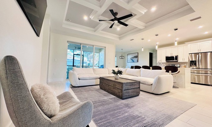 South Venice House | BlessedVeniceOasis, Luxury Beach House - 5 Minutes to Beach, Brand New!