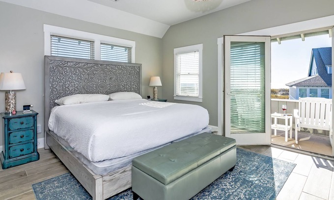 Flora's Bluff House | Bleu Fin Cottage