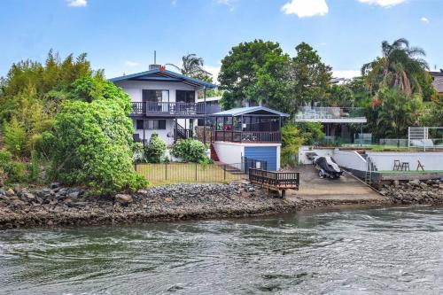 Broadbeach Waters House | Bliss At Broadbeach - Large canal facing property