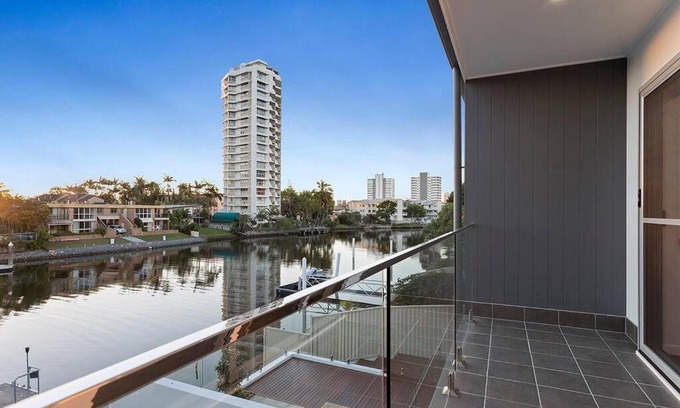 Surfers Paradise Villa | Bliss At Surfers Paradise