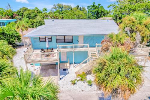 Englewood House | Blissful Beach Retreat Super