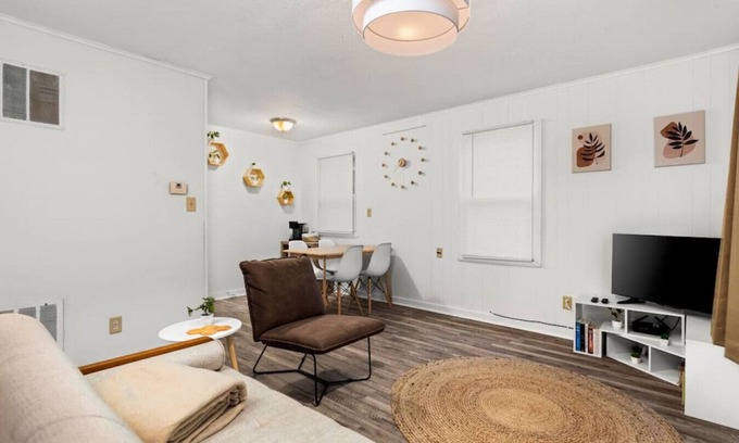 Peoria House | BLISSFULL BOHO COTTAGE - 2BD near the Heights