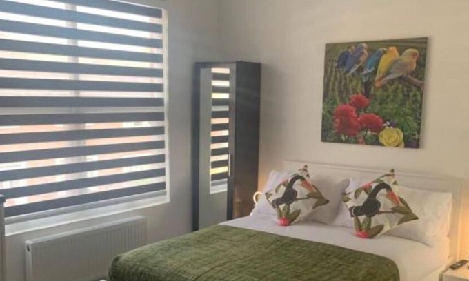 Liverpool Hotel | Bloomsbury House - Modern studios near Anfield