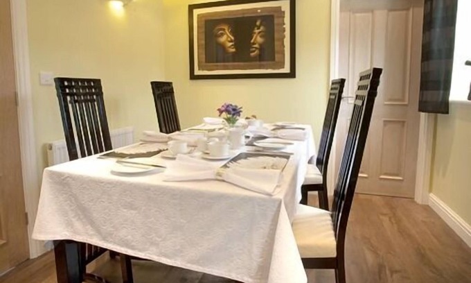 Tideswell Bed & Breakfast | Blossom House Bed & Breakfast