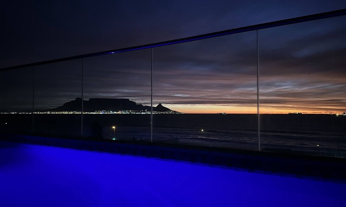 Bloubergstrand Apartment | Bloubergstrand Penthouse Style apartment, private pool and fantastic views