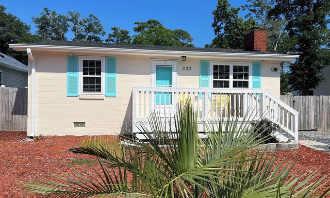 Tranquil Harbour House | BLOWFISH!Relax in our Beach Bungalow, located within easy access to 46th street