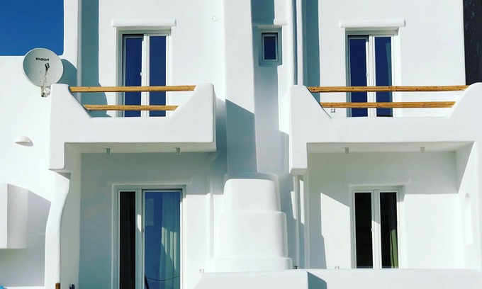 Naxos Villa | Blu August