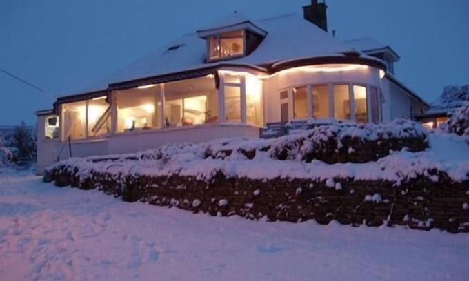 Trenance Apartment | Blue Bay House 9 bedrooms beach house